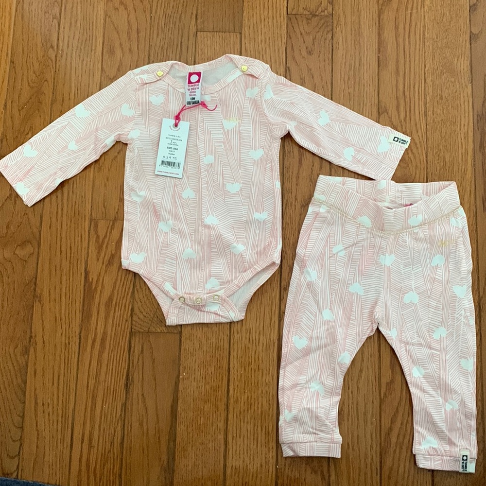 NWT size 1 month (56) Tumble and Dry Set